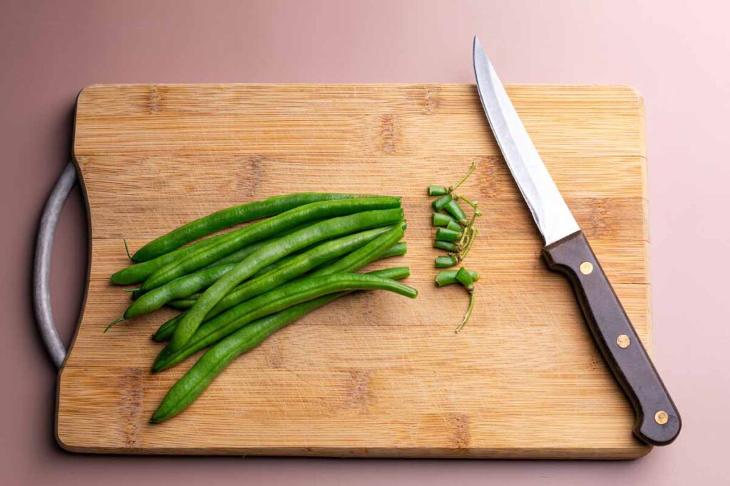How to cut the green beans quickly