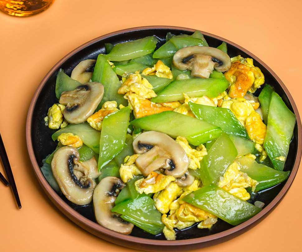 Cucumber Stir-fry With Egg and Mushroom