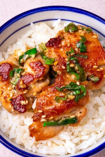 chicken chinese dishes recipe, easy chinese chicken dish, pan fried chicken thighs, pan seared chicken thighs, pan cook chicken thighs, ginger scallion