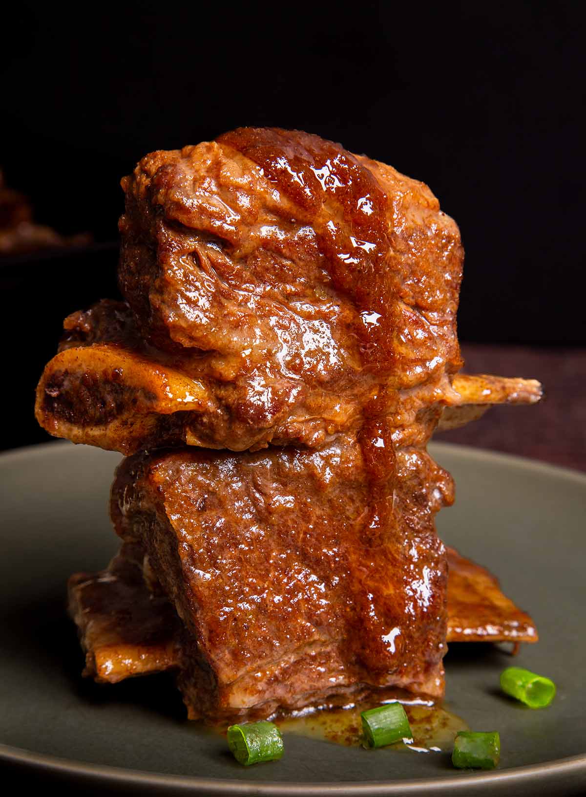 braised beef spare ribs, braised beef spare ribs recipe, short ribs slow cooked, slow cooked beef short ribs, braised beef short ribs recipe, braised short ribs, beef apple, beef and apple, Chinese braised beef