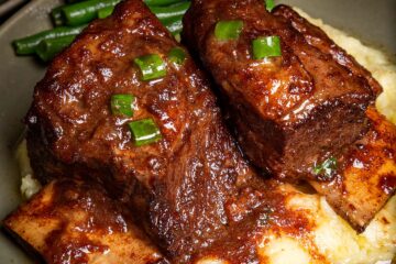 braised beef spare ribs, braised beef spare ribs recipe, short ribs slow cooked, slow cooked beef short ribs, braised beef short ribs recipe, braised short ribs, beef apple, beef and apple, Chinese braised beef