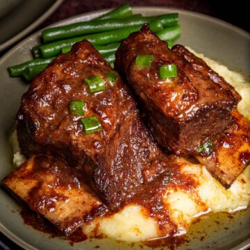 braised beef spare ribs, braised beef spare ribs recipe, short ribs slow cooked, slow cooked beef short ribs, braised beef short ribs recipe, braised short ribs, beef apple, beef and apple, Chinese braised beef