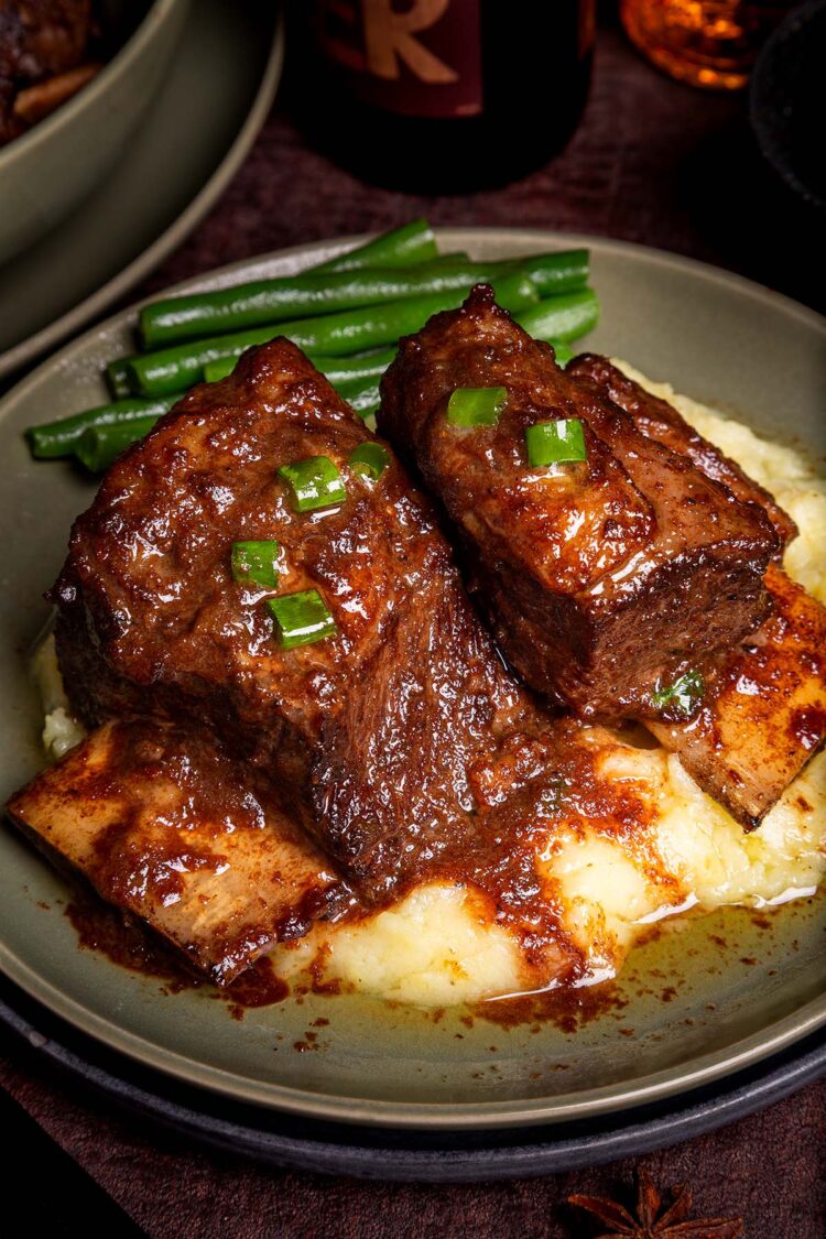 braised beef spare ribs, braised beef spare ribs recipe, short ribs slow cooked, slow cooked beef short ribs, braised beef short ribs recipe, braised short ribs, beef apple, beef and apple, Chinese braised beef