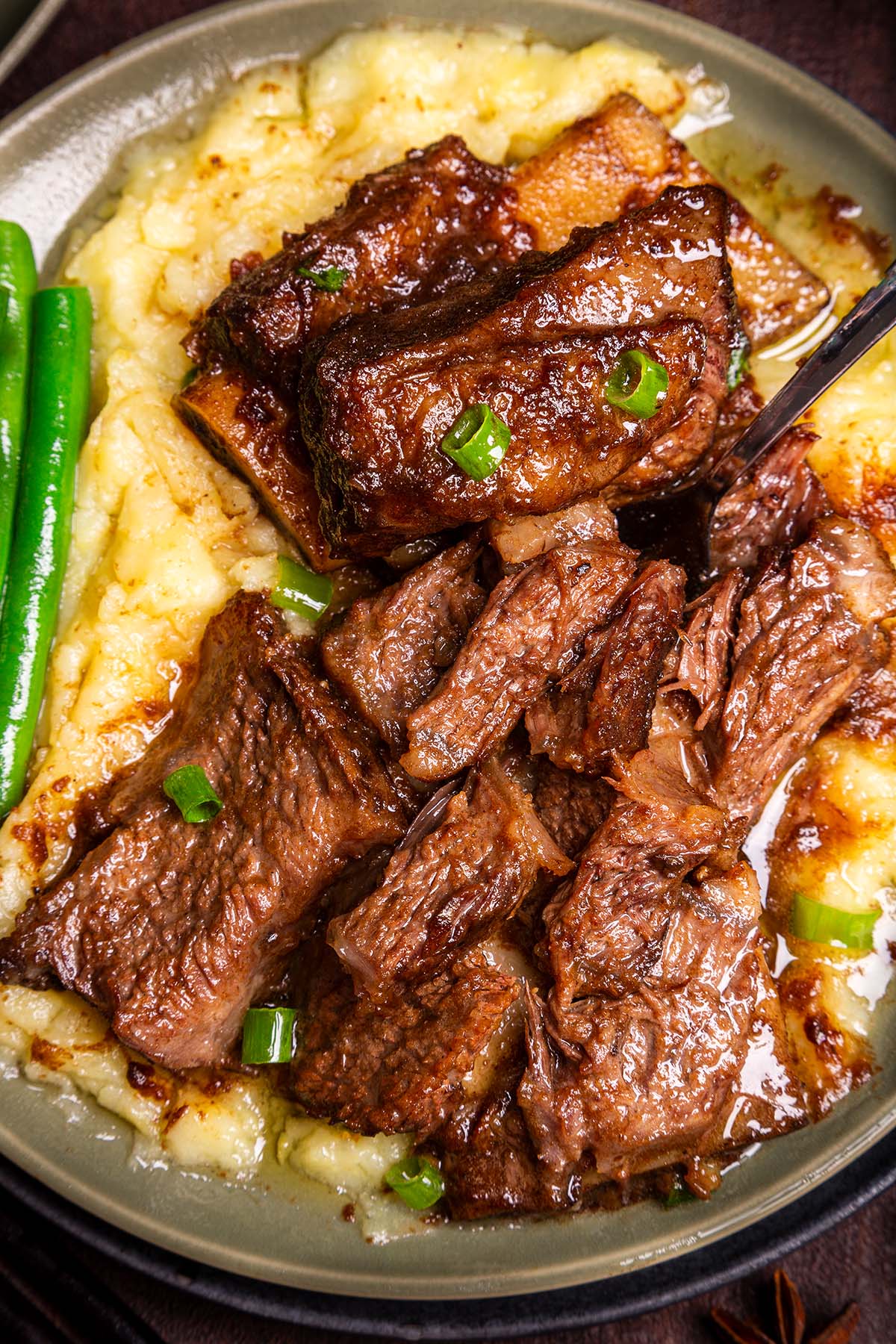 braised beef spare ribs, braised beef spare ribs recipe, short ribs slow cooked, slow cooked beef short ribs, braised beef short ribs recipe, braised short ribs, beef apple, beef and apple, Chinese braised beef